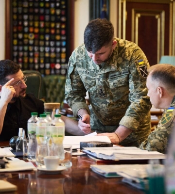 Зеленский провел совещание с военными: ключевые направления фронта и производство дронов