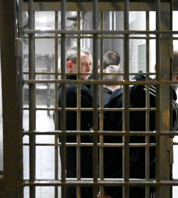 Працівника колонії, який намагався збути наркотики засудженим, судитимуть на Черкащині