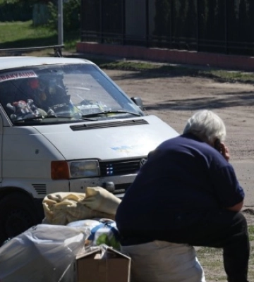 Поліцейські евакуювали з Костянтинівки шістьох літніх людей