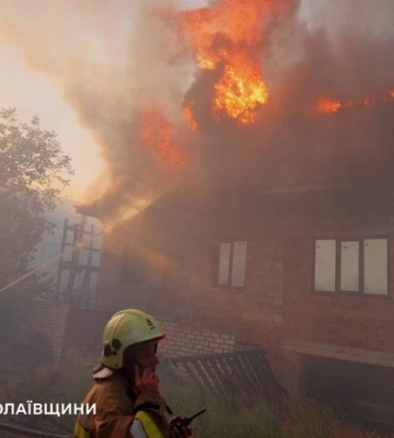В одній із областей масштабні пожежі підібралися до житлового сектора 