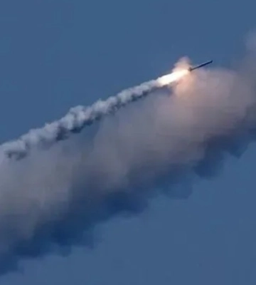 Россияне атаковали ракетами Мукачево на Закарпатье: над городом поднялся густой черный дым