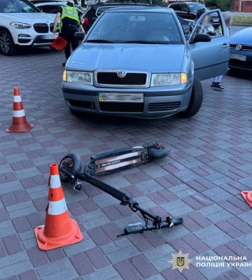 У Львові водійка автівки збила чоловіка на самокаті