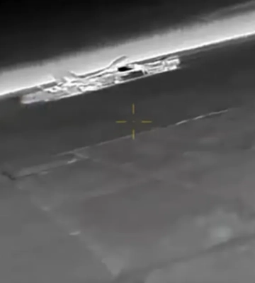 ГУР показало, як українські дрони уразили російський винищувач Су-30 на аеродромі в Саках
