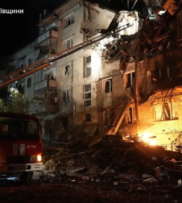 В Николаевской области бушуют более 50 пожаров, повреждены дома и хозяйственные постройки — фото