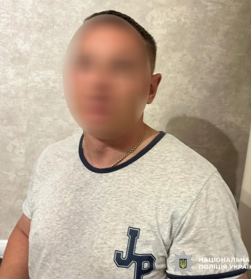 На Львівщині поліцейські викрили чоловіка у збуті вогнепальної зброї та боєприпасів