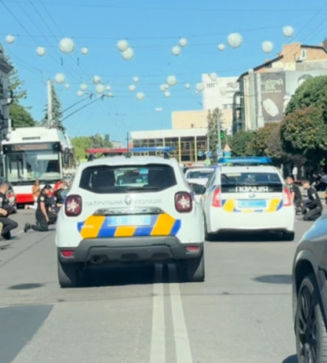 На Волинь «на щиті» повернувся поліцейський Юрій Кривошапко. Героя зустріли на колінах