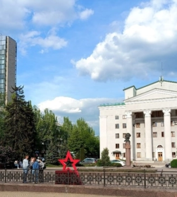 Окупований Луганськ атакували безпілотники: пролунали вибухи, виникли пожежі. ВІДЕО+ФОТО