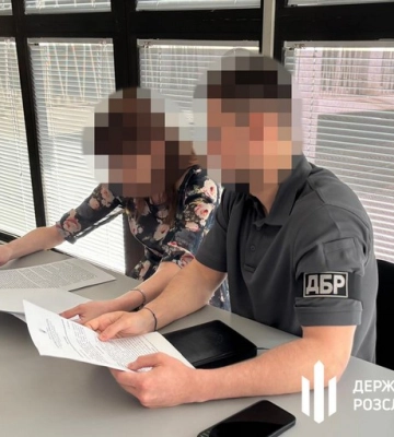 Привласнювали квартири померлих: у Запоріжжі повідомили про підозру адвокатці та правоохоронцю
