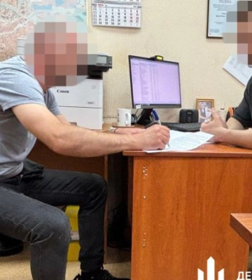 Привласнювали квартири померлих: у Запоріжжі повідомили про підозру адвокатці та правоохоронцю