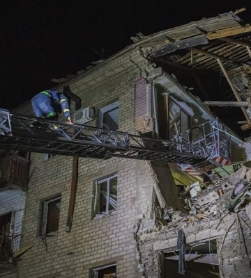 Нічний авіаудар по Донеччині: у Краматорську зруйновано будинок, під завалами можуть бути люди