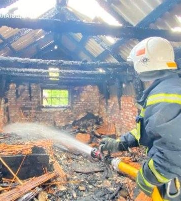На Миколаївщині сталося кілька пожеж, з однієї з квартир евакуювали вісім людей - є жертва
