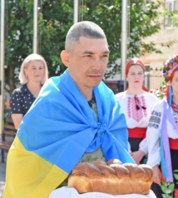 На Тернопільщині зустріли звільненого з російського полону захисника Руслана Кульбарака