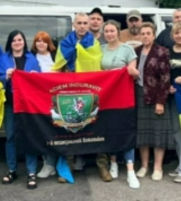 На Волинь «на щиті» повернувся поліцейський Юрій Кривошапко. Героя зустріли на колінах