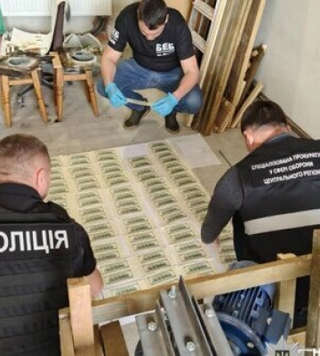 Изъято более 2 млн грн и $20 тыс. Задержана группа фальшивомонетчиков в Киевской области. ФОТОРЕПОРТАЖ