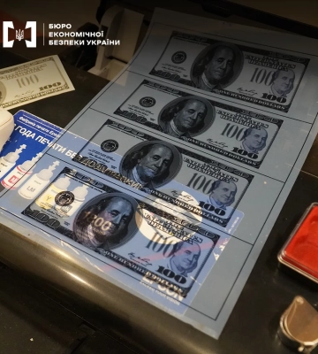 У Києві викрили фальшивомонетників: друкували фальшиві долари та гривні