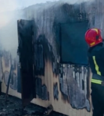 У Бармаках рятувальники ліквідували пожежу в будівельному вагончику