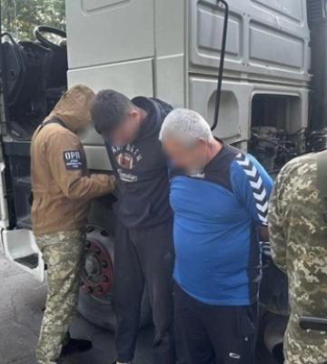 На Ровенщине пограничники обнаружили нарушителя в грузовике