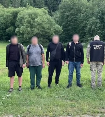 На Буковині затримали чотирьох порушників кордону