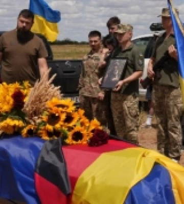 "Буду продовжувати битися за його пам’ять". У Миколаєві попрощалися з іноземним добровольцем із 59-ї бригади Патріком