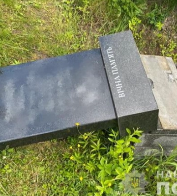На Волині чоловік впіймав амура-гіганта