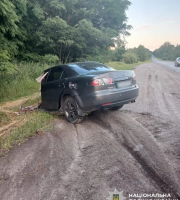 На Київщині один легковик фактично розірвав інший: двоє людей загинули, ще двоє у шпиталі. ФОТО