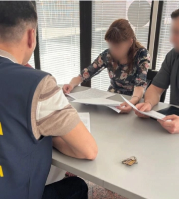 У Запоріжжі адвокатка та правоохоронець намагались заволодіти квартирами померлих на понад 3,6 млн гривень