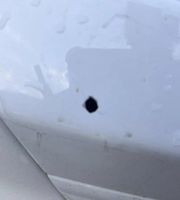 У Києві невідомий обстріляв авто волонтерки: у машині була дитина