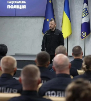 Ігор Клименко вручив державні нагороди та відомчі відзнаки слідчим Національної поліції Ігор Клименко вручив державні нагороди та відомчі відзнаки слідчим Національної поліції