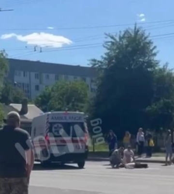 У Луцьку на проспекті Відродження легковик збив жінку (Відео)