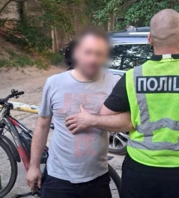 Поліція затримала чоловіка, який стріляв по автівці волонтерки на Виноградарі 