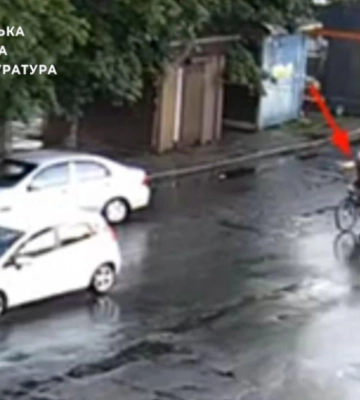 У Києві невідомий обстріляв авто волонтерки: у машині була дитина