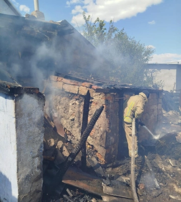 На Одещині через загоряння сухої трави у дворі постраждала людина