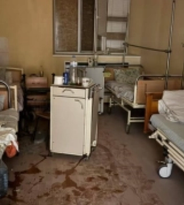 Російські окупанти обстріляли лікарню у Херсоні, є постраждалі