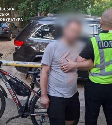 В Киеве обстреляли автомобиль волонтерки