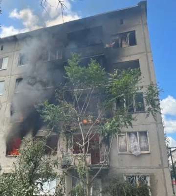 Донбасс снова под обстрелами - горят жилые дома. ФОТО