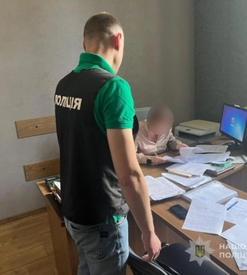 На Сумщині підозрюють посадовицю селищної ради, через яку бюджет втратив майже 2 млн грн