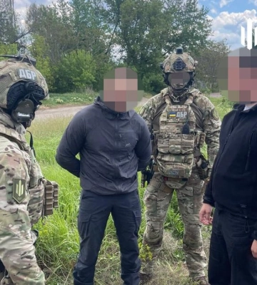 Затримано військовослужбовця, який намагався продати крадену зброю на понад 1,7 млн грн, - ДБР. ФОТО