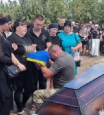 Одещина: Саф’янівська громада попрощалася з полеглим воїном із села Кислиця
