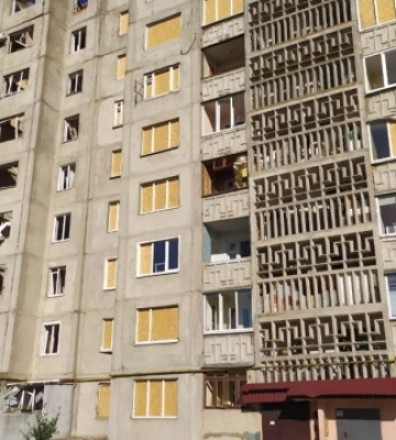 У Луцьку демонтують один під&#039;їзд будинку, який постраждав внаслідок російської атаки