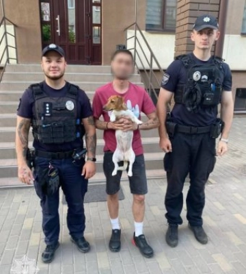 В Ужгороді патрульні повернули загубленого собаку власнику