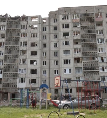 У Луцьку демонтують один під&#039;їзд будинку, який постраждав внаслідок російської атаки