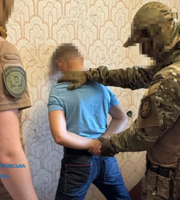 Повідомлено про підозру працівнику ТЦК з Дніпра, який незаконно списав з військового обліку 17 чоловіків