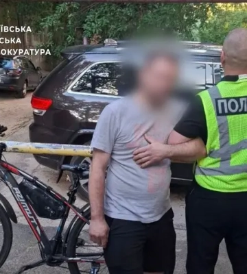 Судитимуть чоловіка, який за гроші спалив автомобіль у Києві, - прокуратура. ФОТОрепортаж