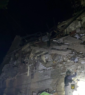 Нічний авіаудар по Донеччині: у Краматорську зруйновано будинок, під завалами можуть бути люди