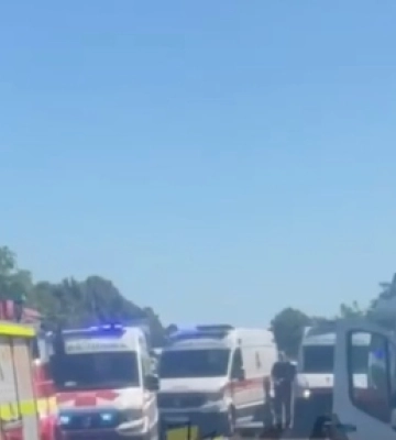 З&#039;їхалось багато медиків та поліціянтів: на волинській трасі – ДТП (відео)