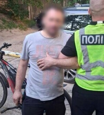 Чоловіку, який стріляв по автівці волонтерки Дворецької у Києві, повідомлено про підозру. ФОТО
