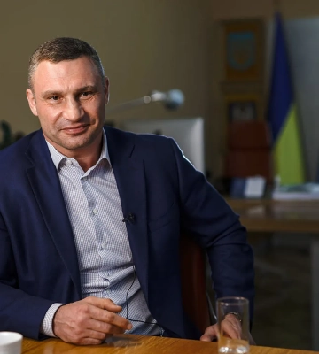Мер Києва передав одному Медичному центру столиці 65 сучасних ноутбуків