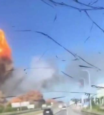 У водителя треснуло лобовое стекло: в сети показали новое видео взрыва под Житомиром