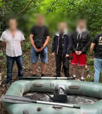 Тікали з України на надувному човні: серед ухилянтів жителі Запоріжжя