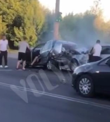 Біля Луцька зіткнулися дві автівки: одна злетіла у кювет. Відео
